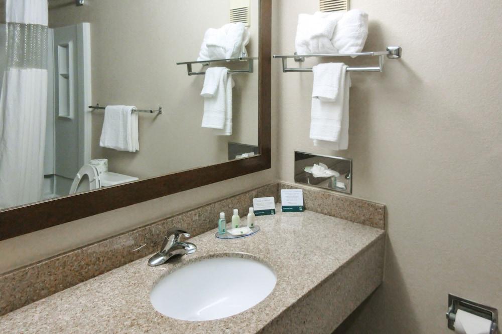 Quality Inn Radford-West Blacksburg I-81 photo 37