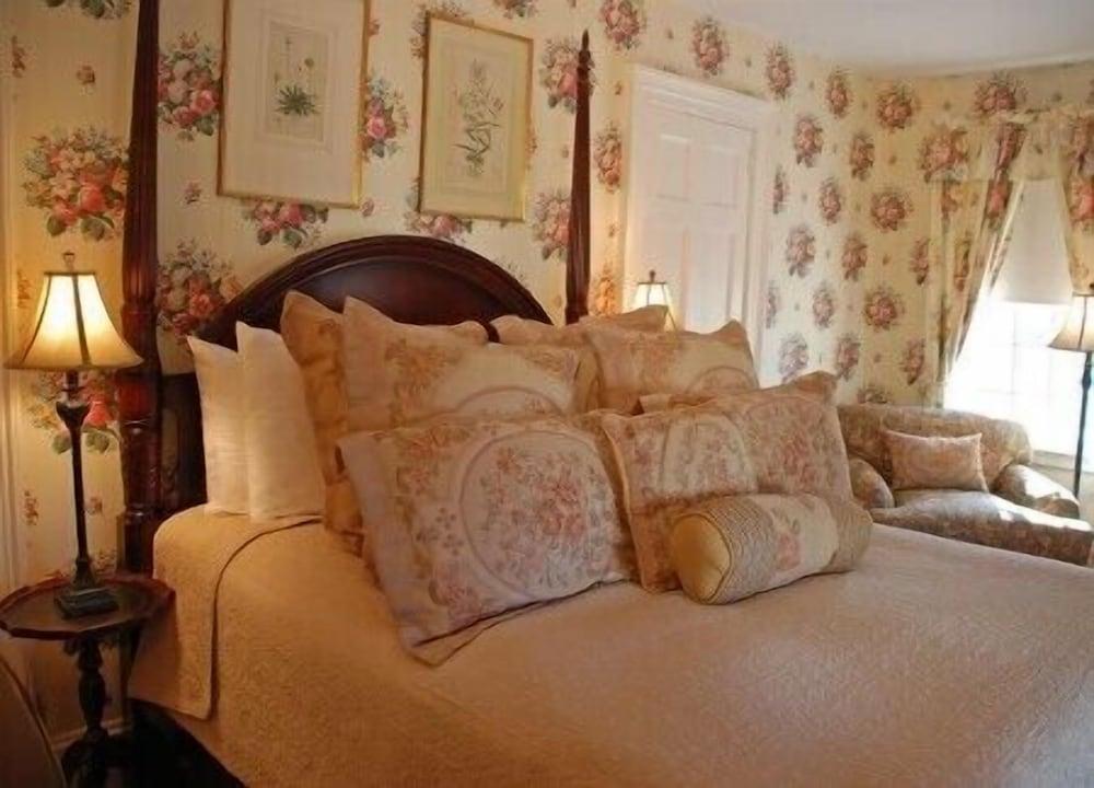 Bee and Thistle Inn photo 11