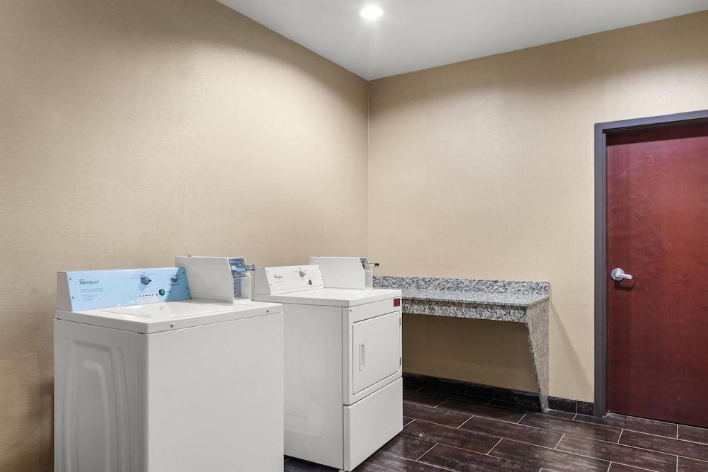 Quality Inn & Suites Pearsall photo 37