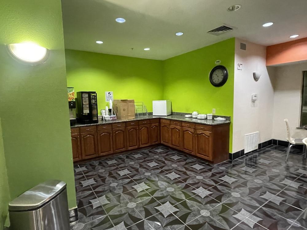 Belleza Inn & Suites Humble - FM 1960 photo 18