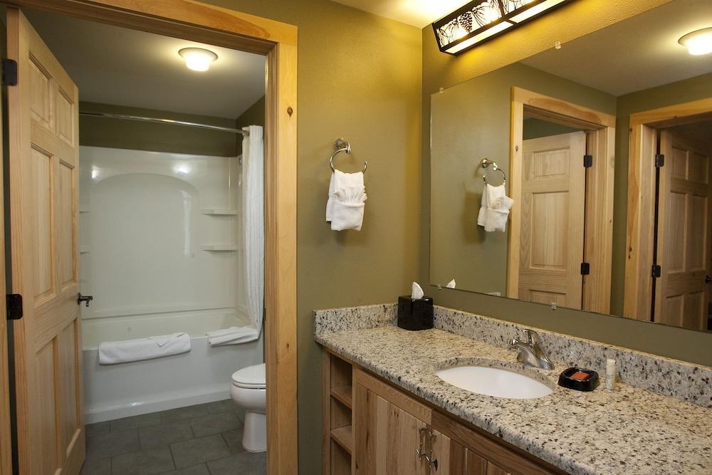 Hope Lake Lodge & Indoor Waterpark photo 21
