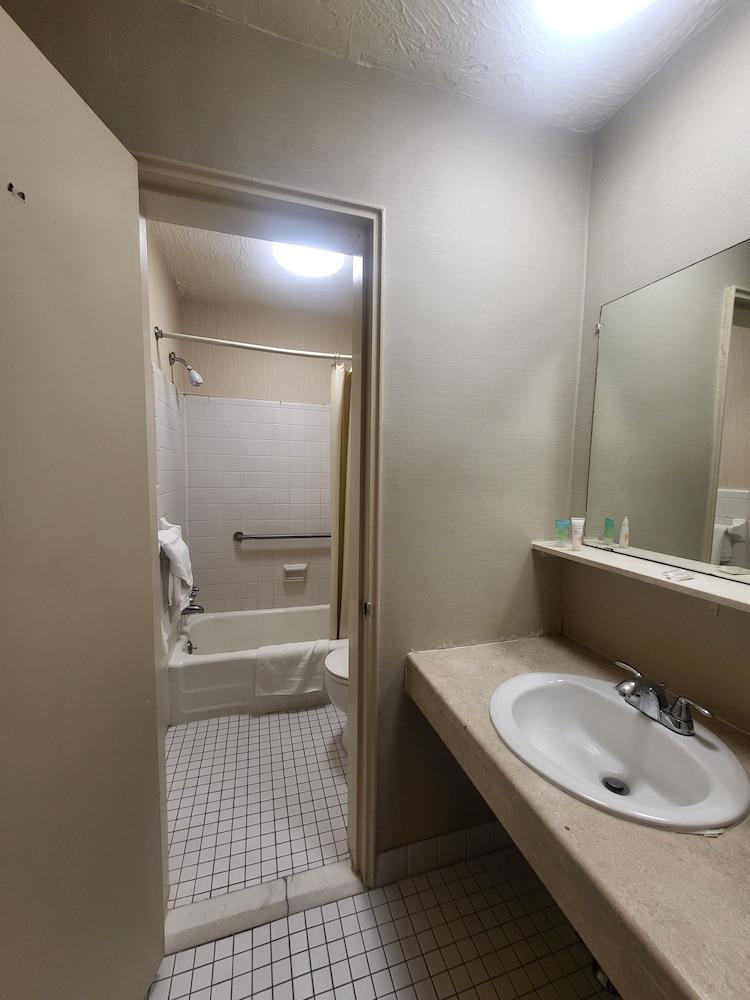 Roosevelt Inn photo 6