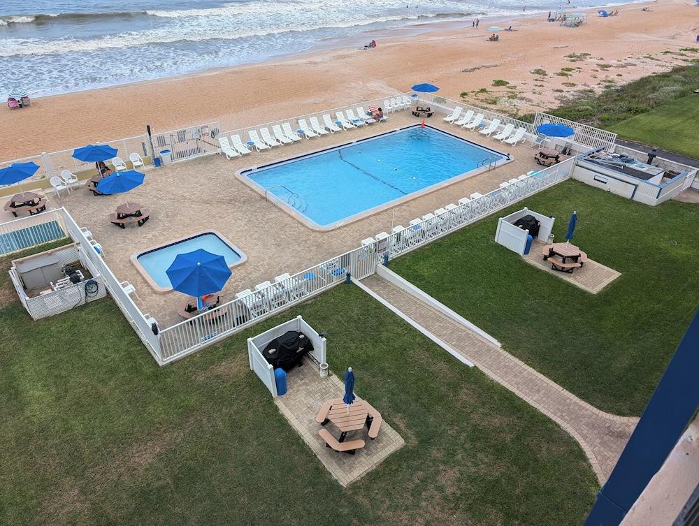 Traders Inn Beach Club photo 48
