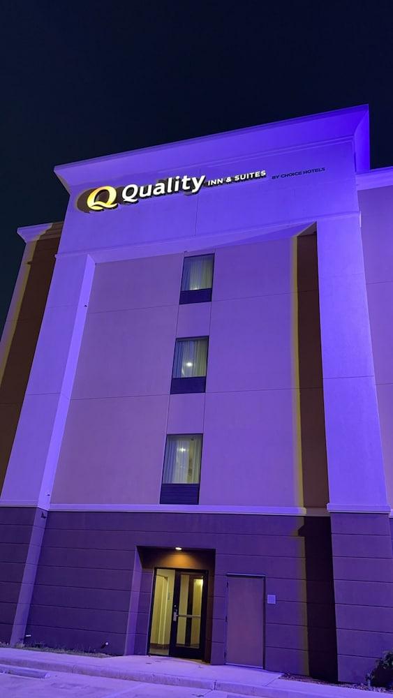 Quality Inn & Suites Pearsall photo 50