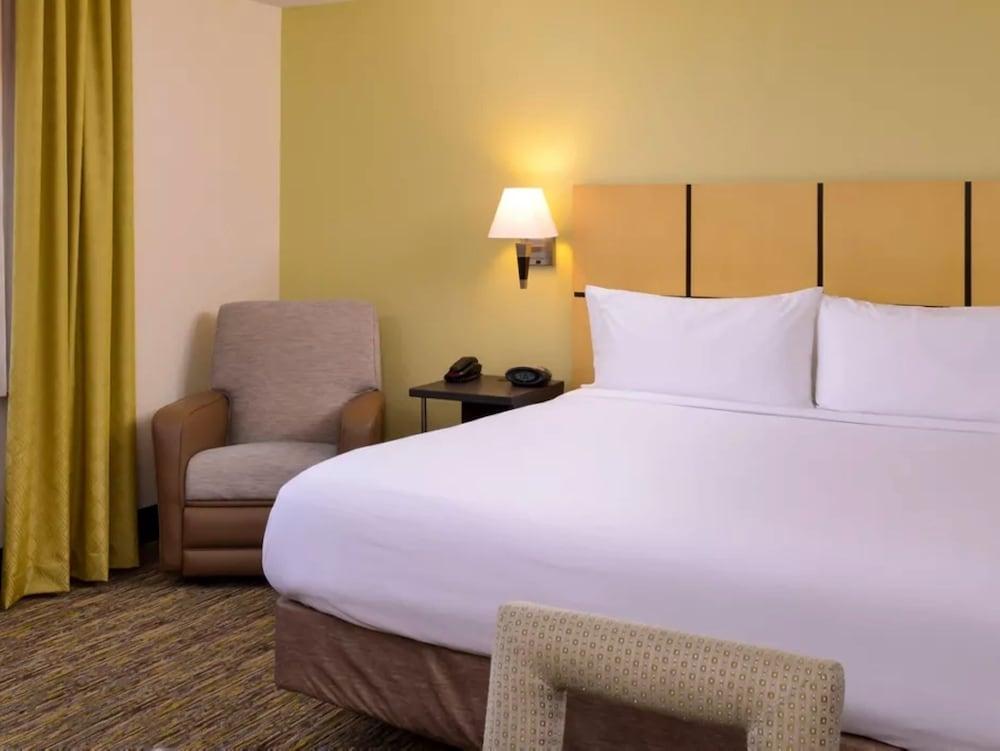Candlewood Suites Jefferson City by IHG photo 24