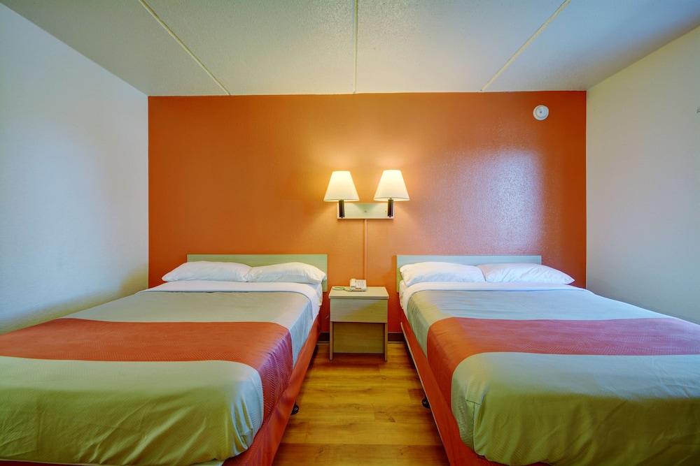 Motel 6 Chicopee, MA - Springfield photo 16