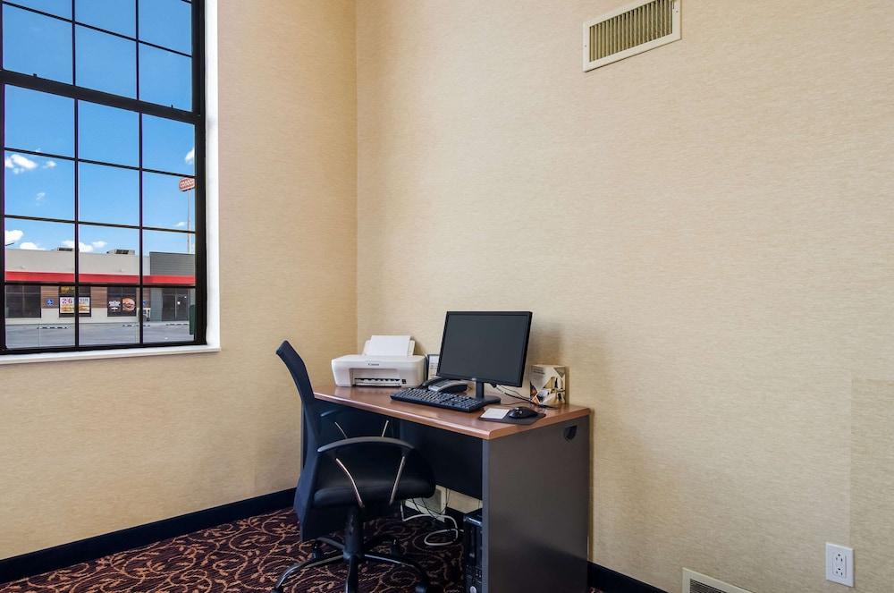 Quality Inn Goodland I-70 photo 18