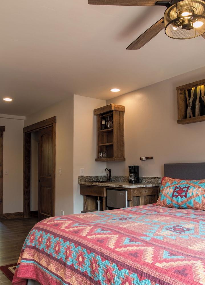 Clear Creek Inn photo 12