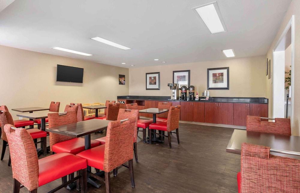 Extended Stay America Suites Indianapolis Northwest I465 photo 13