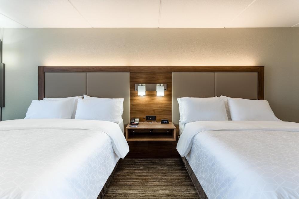 Holiday Inn Express & Suites Cedar Falls - Waterloo by IHG photo 6