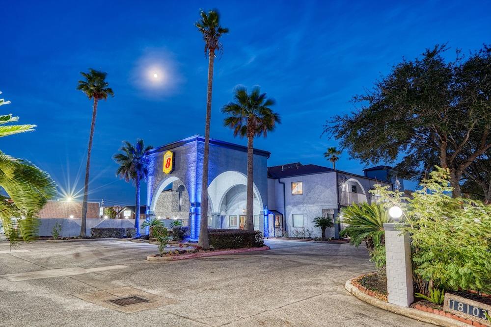 Super 8 by Wyndham Houston/NASA photo 22