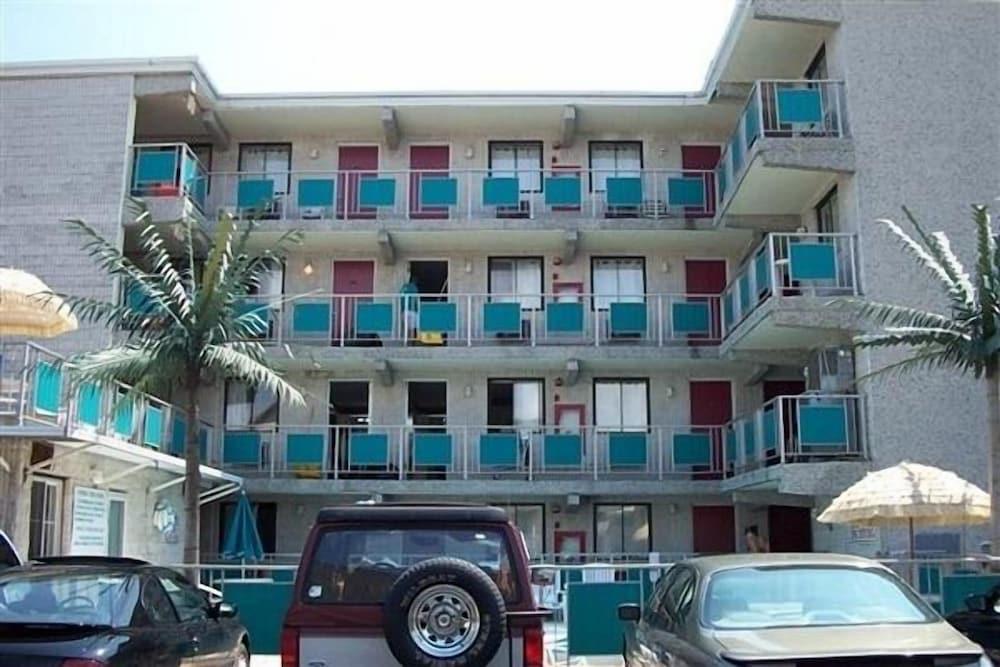 Four Winds Motel photo 44