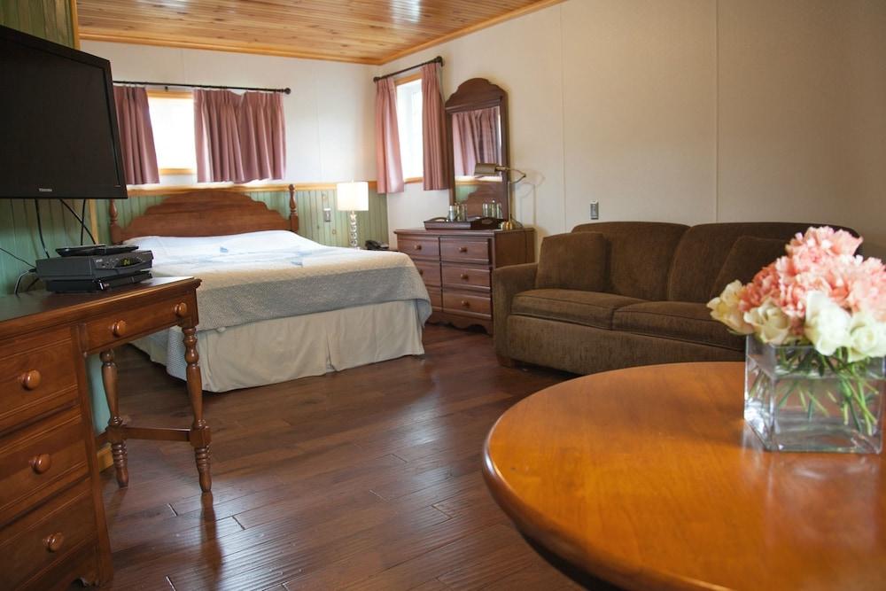 Blue Hill Lodge photo 71