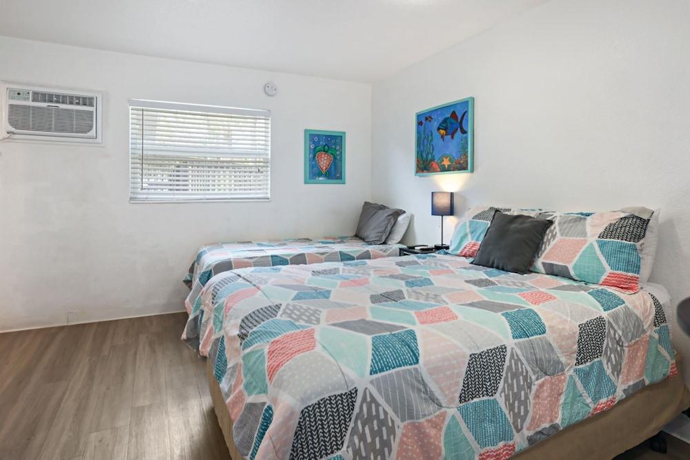 Sun Island Motel photo 38