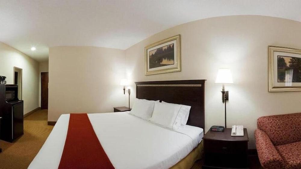 Lexington Inn and Suites photo 2