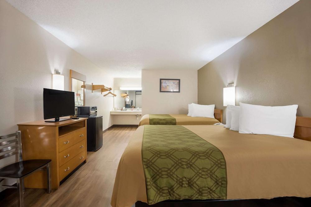 Econo Lodge Live Oak photo 26