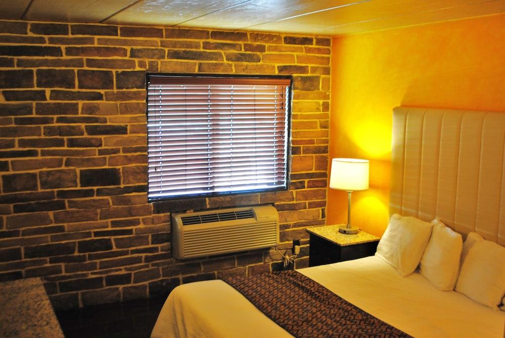 Surfside Motel photo 14