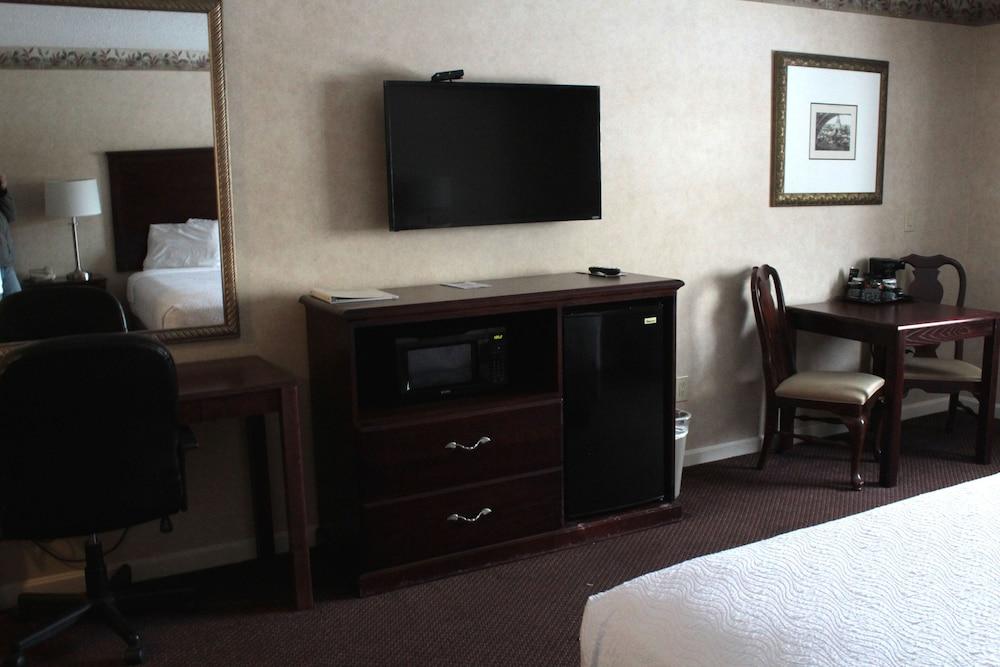 Shiretown Inn & Suites photo 7