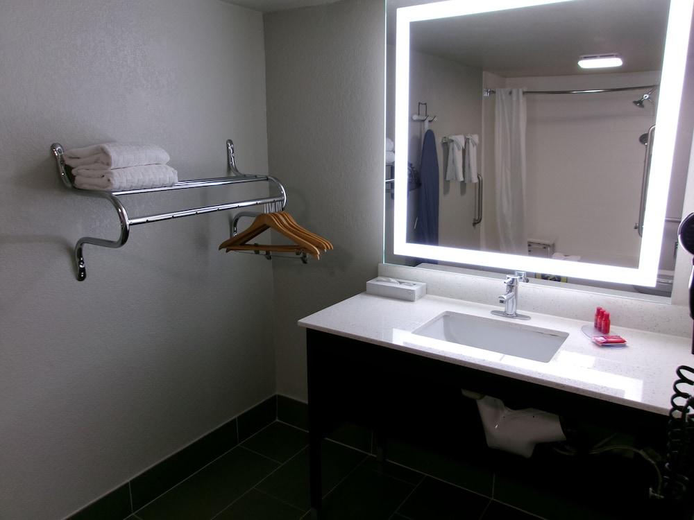 SureStay Hotel by Best Western Phoenix Airport photo 31
