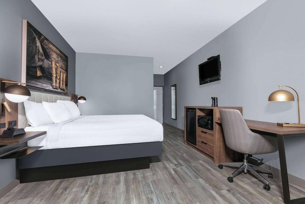 La Quinta Inn & Suites by Wyndham Decatur photo 5