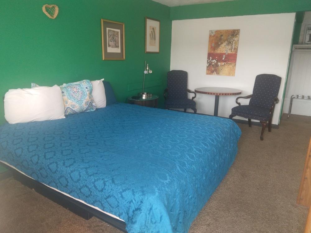 Capri Motel photo 36