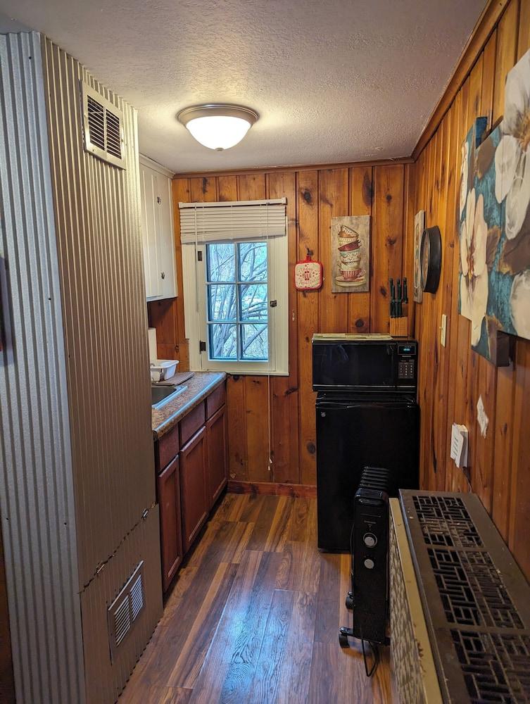 Ponderosa Pines Inn and Cabins photo 55