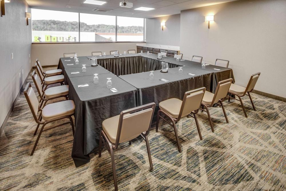 DoubleTree by Hilton Huntington photo 52