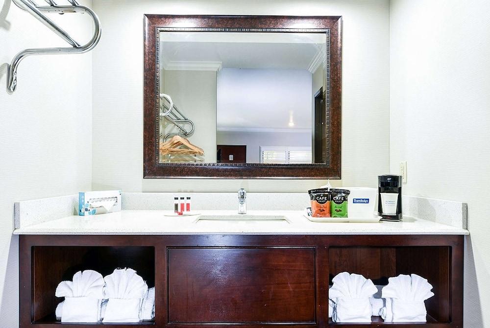 Travelodge by Wyndham Commerce Los Angeles Area photo 19