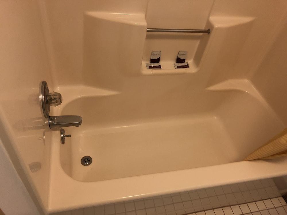 Denison Inn & Suites photo 38