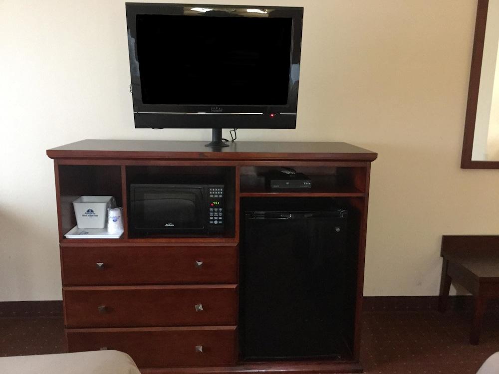 Americas Best Value Inn St. Robert photo 17