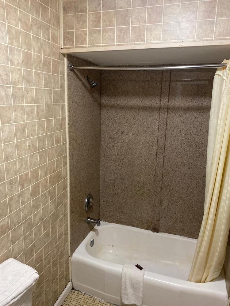 Ivory Tower Motor Inn photo 7