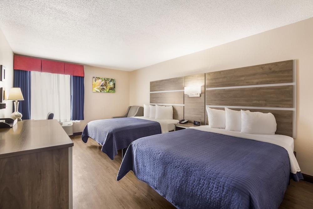 Hometown Inn photo 37
