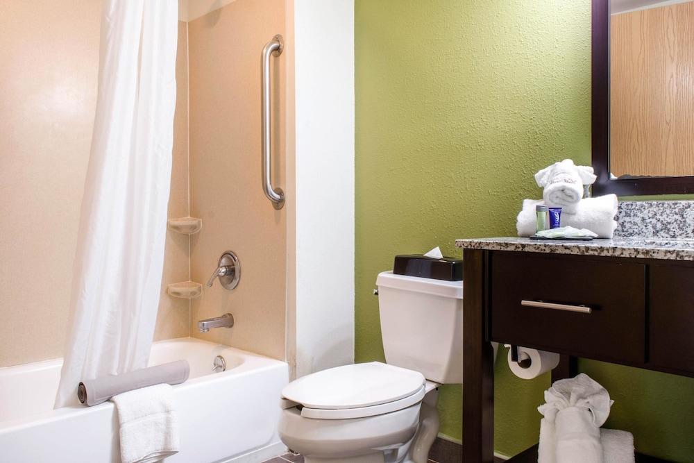 Sleep Inn & Suites Metairie - New Orleans West photo 25