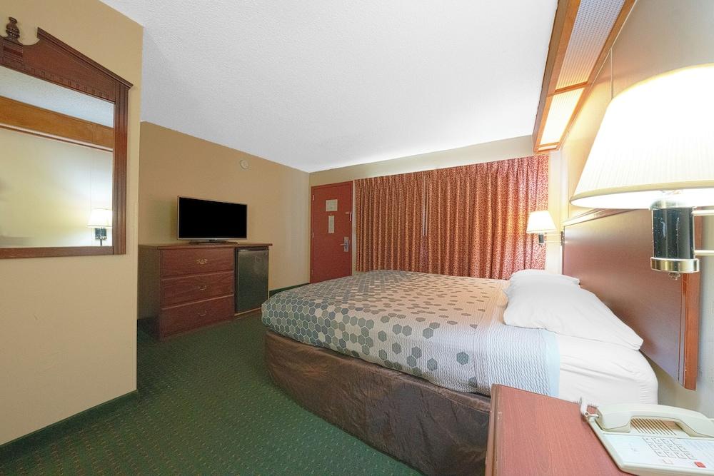 Broadway Inn photo 20