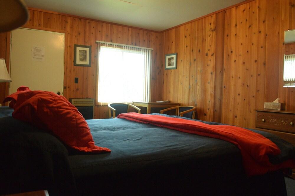 Zachar Bay Lodge Inc photo 17
