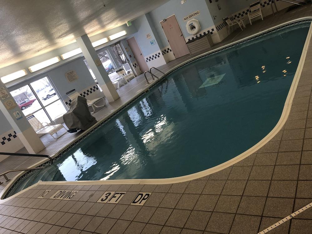 Baymont by Wyndham Coon Rapids photo 6