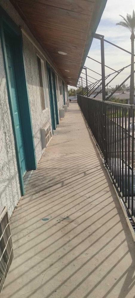 Motel 7 By Oyo Near Phoenix Airport photo 7