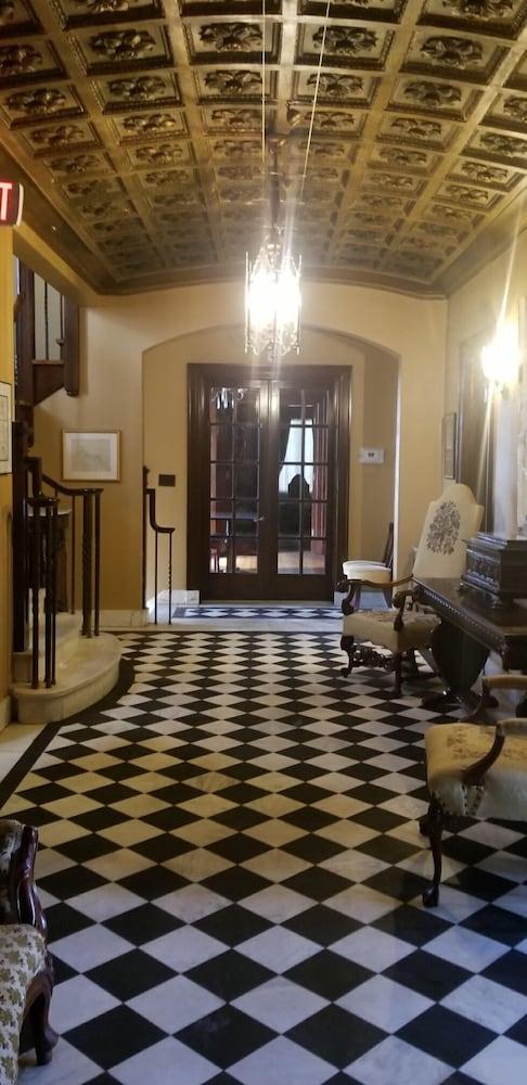 Downtown Guest Quarters Hotel photo 45