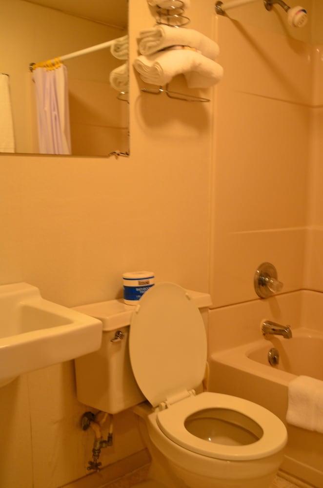 Chamber Lane Motel photo 50
