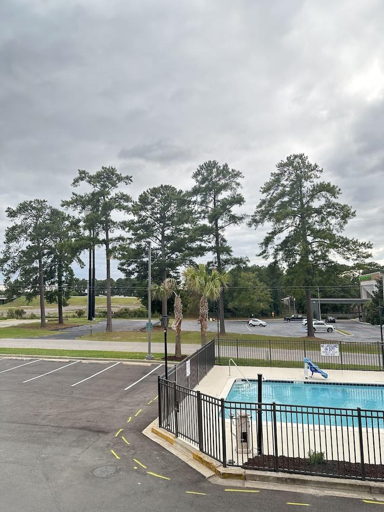 La Quinta Inn by Wyndham Columbia NE/Fort Jackson photo 3