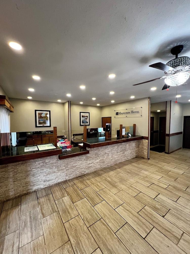 Magnuson Hotel Country Inn photo 8