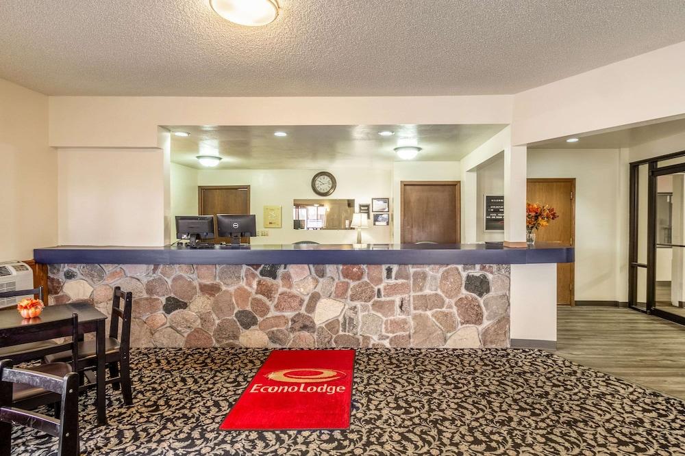 Econo Lodge Waupaca photo 9