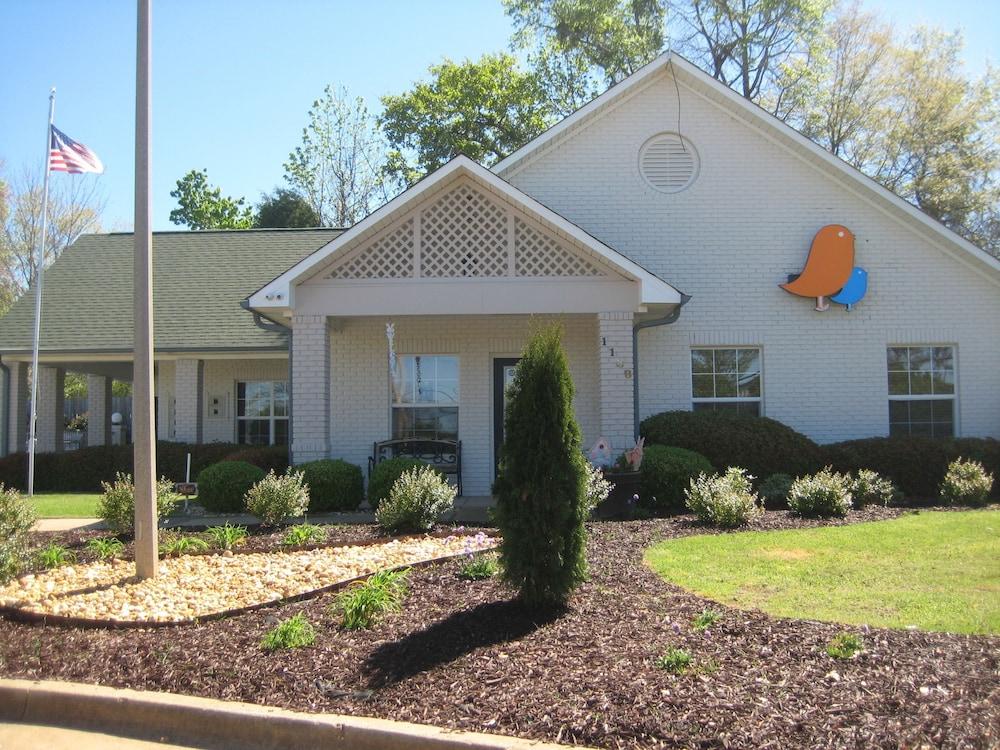 InTown Suites Extended Stay Auburn AL - Auburn University photo 13