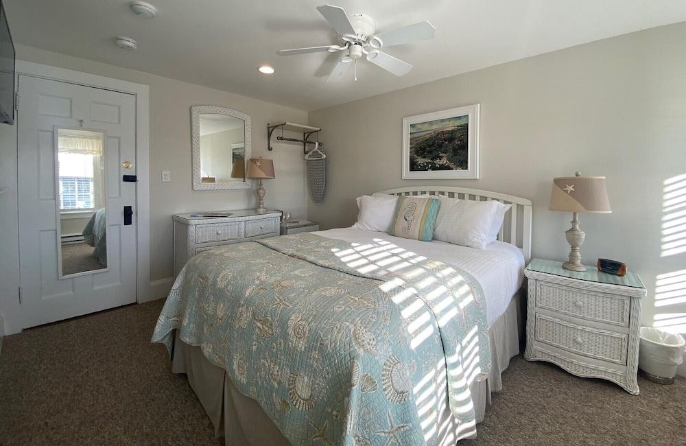 Beach Breeze Inn photo 83
