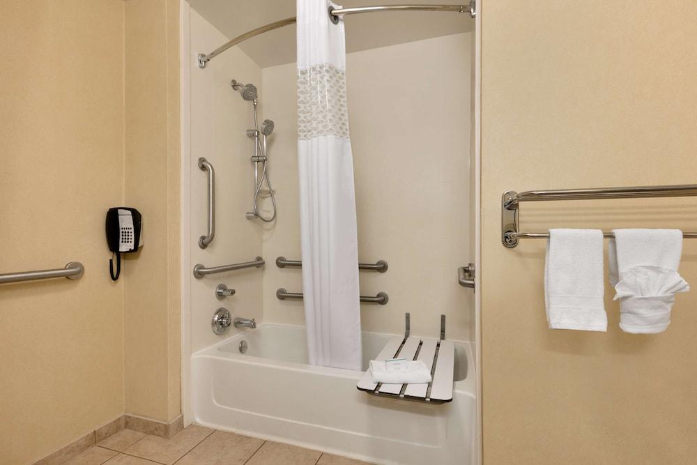 Hampton Inn & Suites Mahwah photo 9