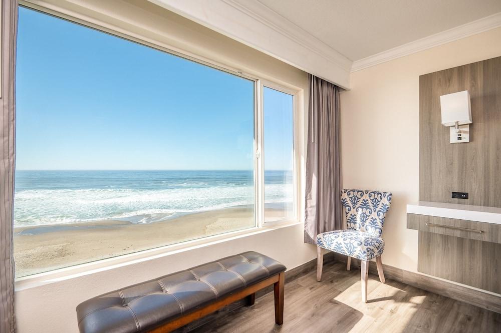 Sailor Jack's Oceanfront Inn photo 13