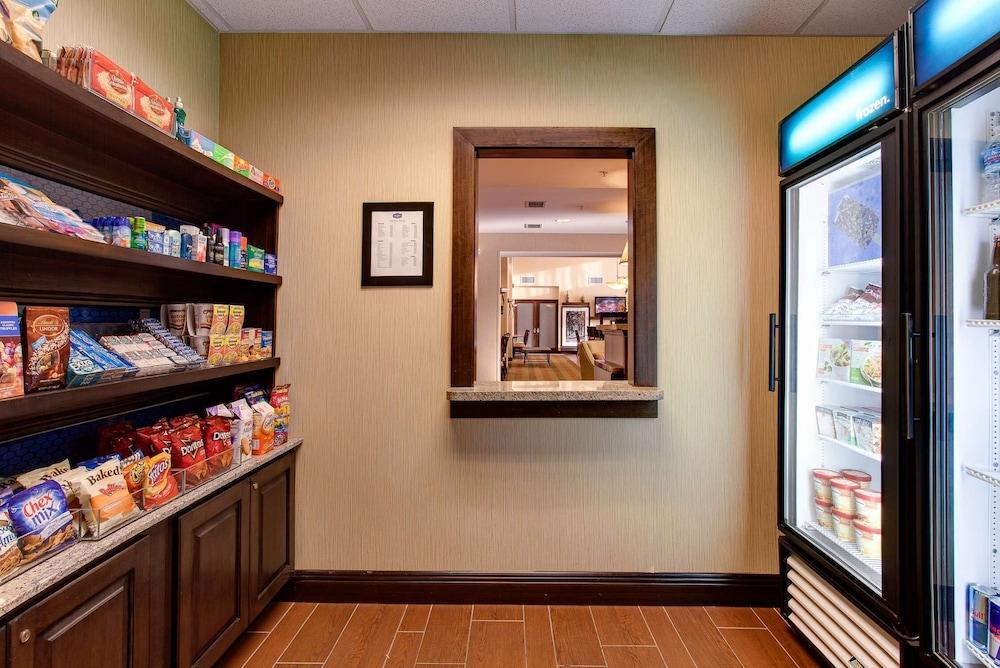 Hampton Inn & Suites Chicago/St. Charles photo 14