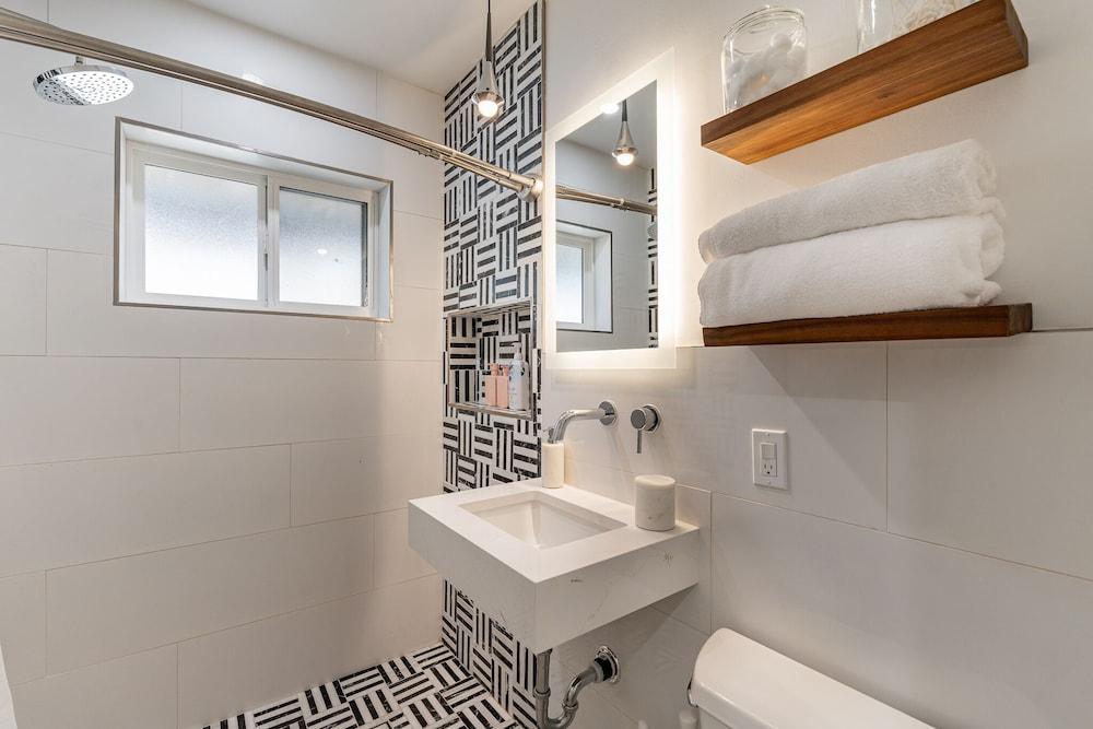 Ash & Ko Boutique Lodging photo 9