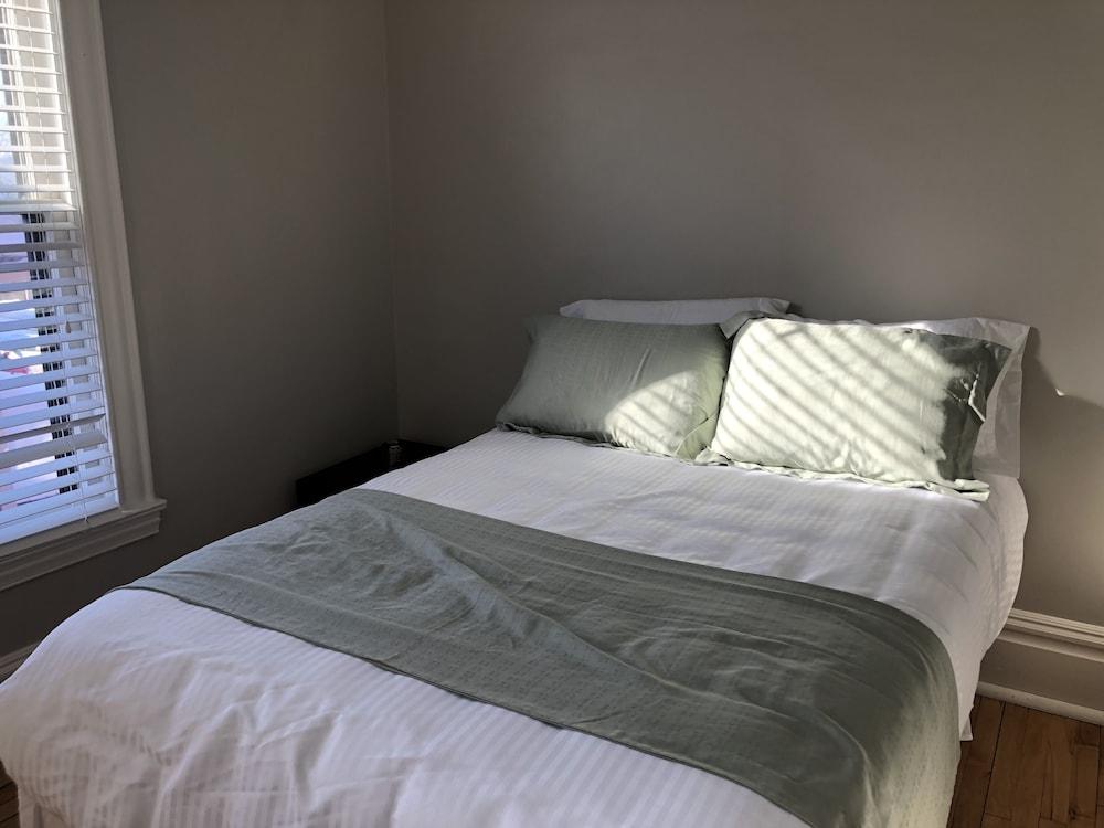 Midtown Manor photo 9