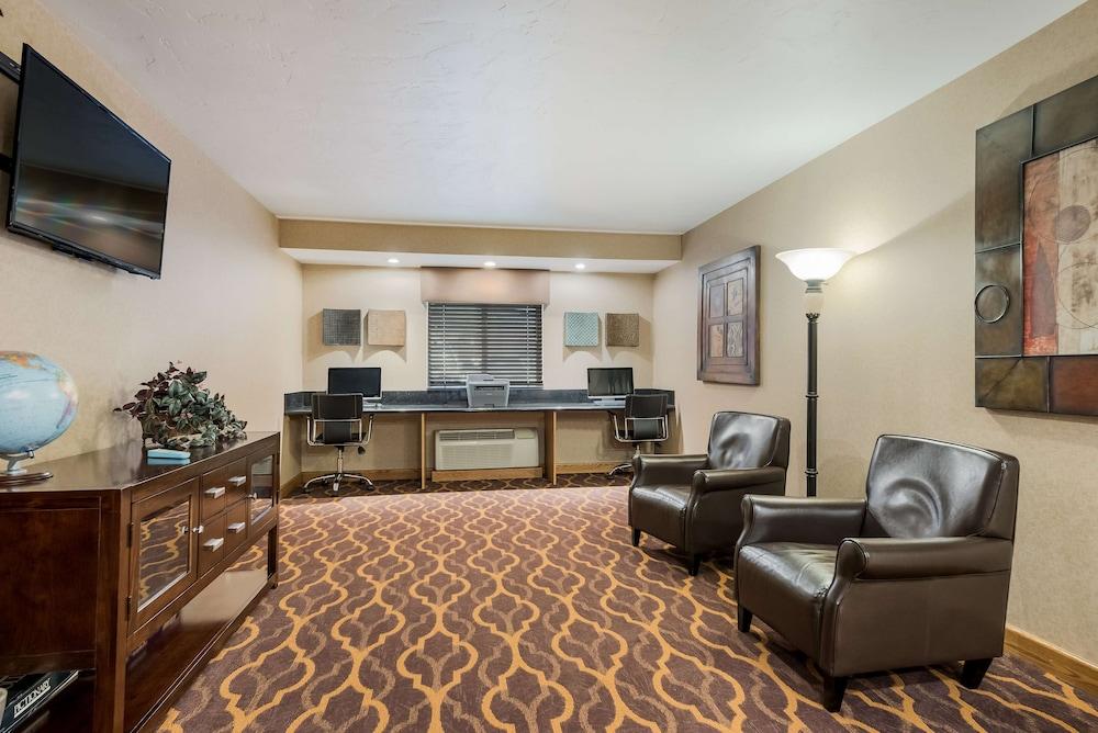 Best Western Town & Country Inn photo 32